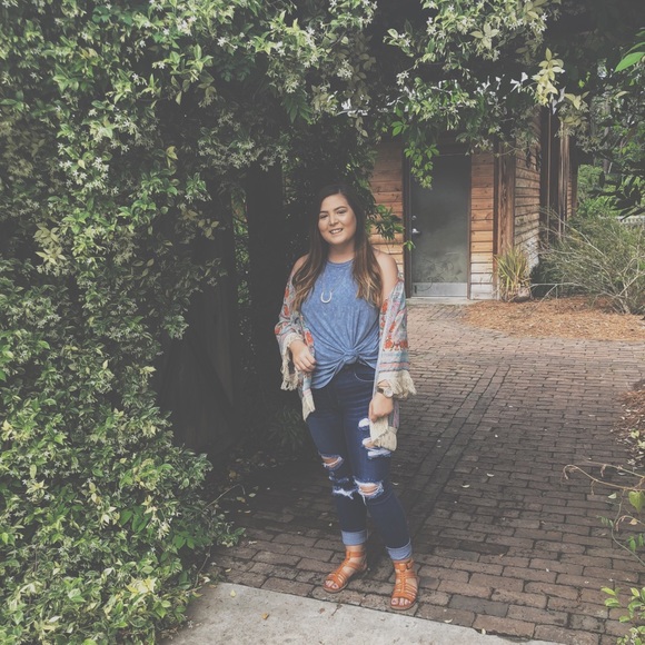 Meet your Posher, Allie - Picture 3 of 5